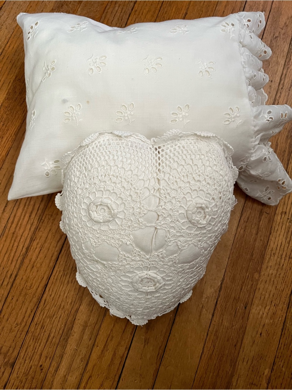 Keeco Hand Crochet Lace Heart Pillows 80s Mini Pillow Eyelet Pillowcase
Set of 2